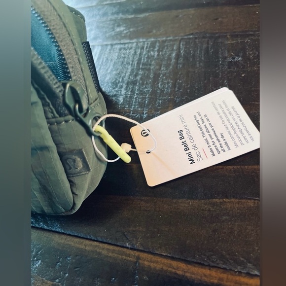 Lululemon Mini Belt Bag 0.7L NWT - Picture 6 of 13